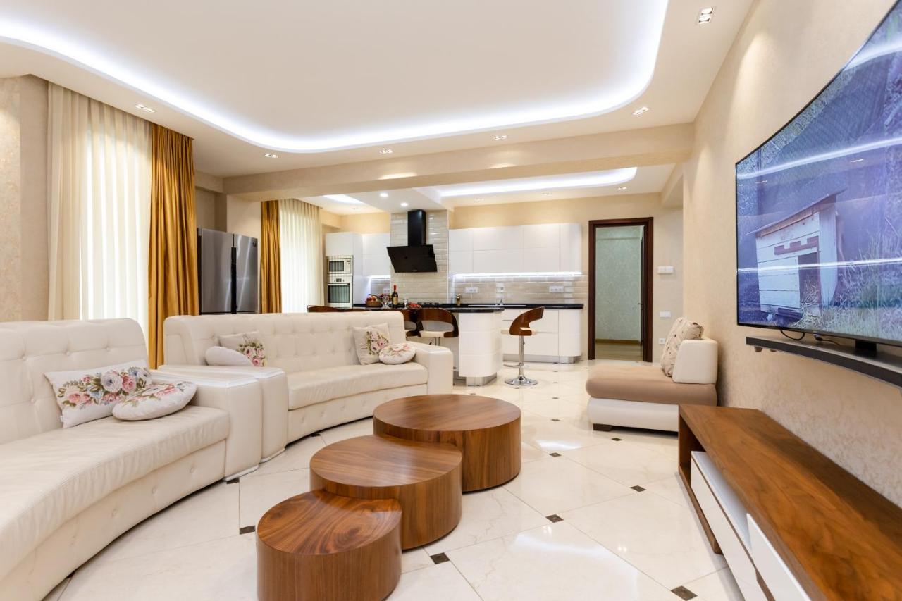 Central Cozy 3Bd-2Bath Apartment 트빌리시 외부 사진