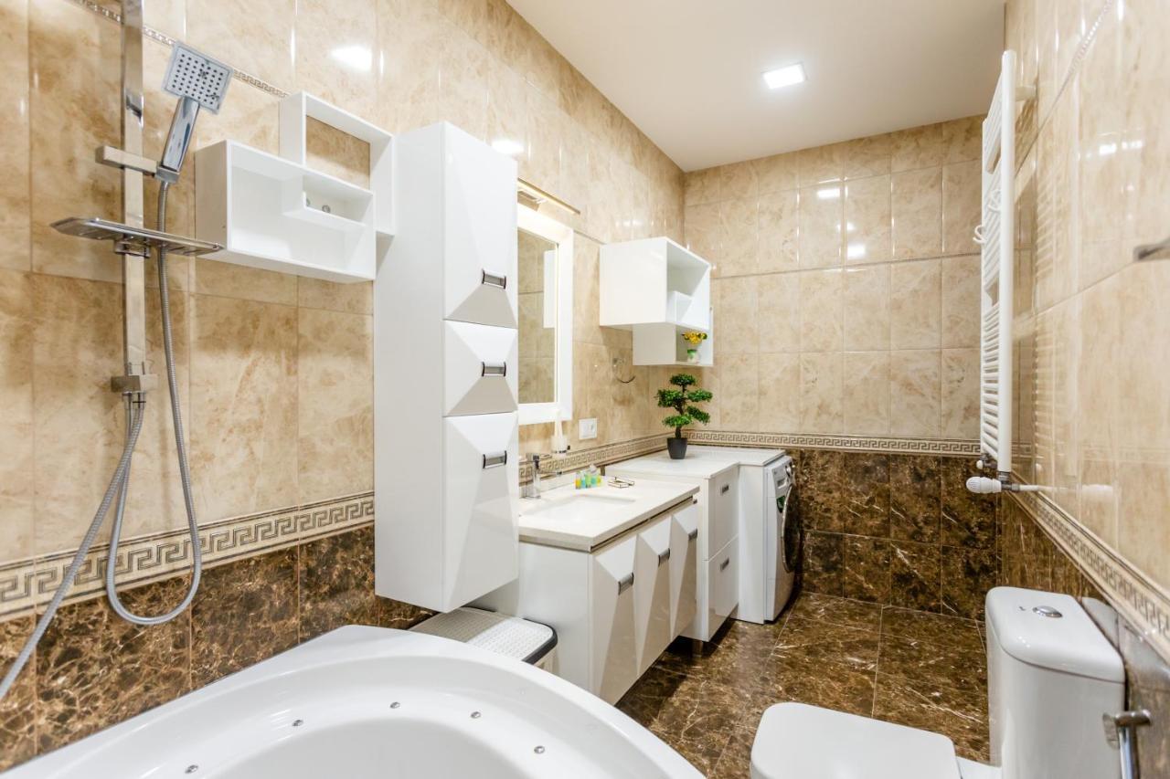 Central Cozy 3Bd-2Bath Apartment 트빌리시 외부 사진