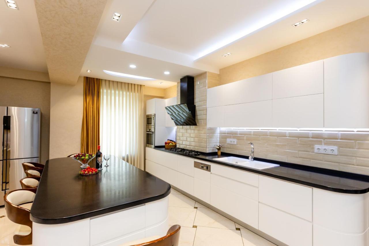 Central Cozy 3Bd-2Bath Apartment 트빌리시 외부 사진